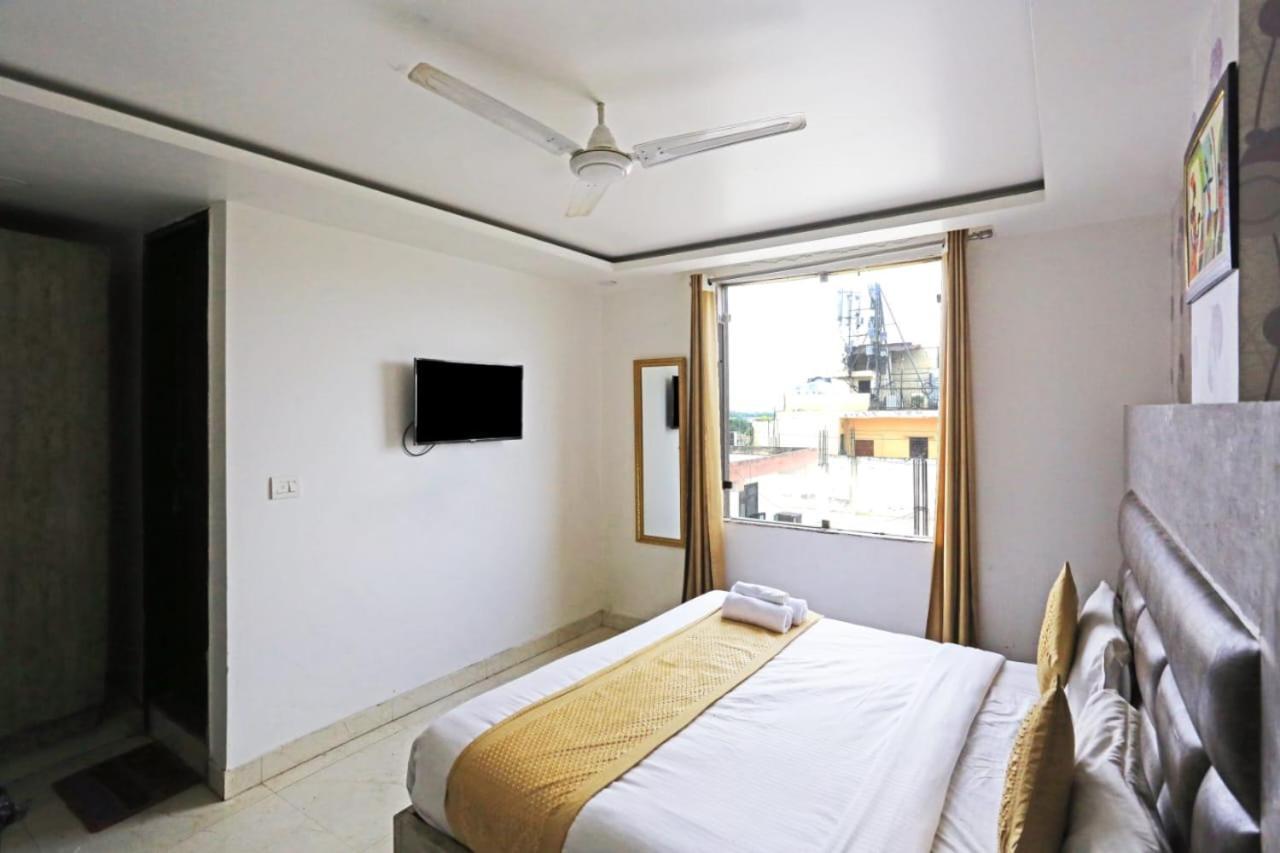 Hotel Broadway Near Delhi Airport ニューデリー エクステリア 写真