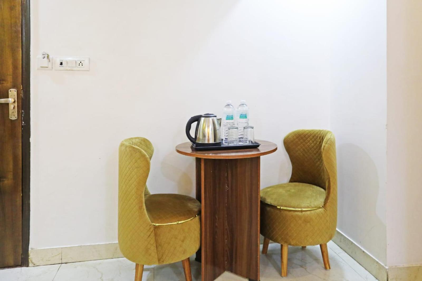 Hotel Broadway Near Delhi Airport ニューデリー エクステリア 写真
